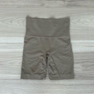 skims soft smoothing shorts